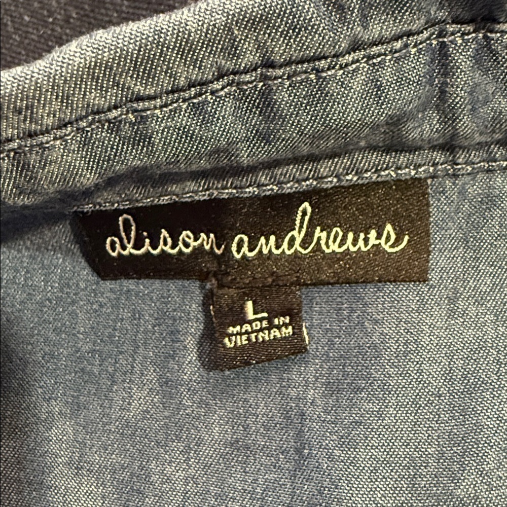 Women's Blue Button-FrontShirt - size large - Picture 6 of 6